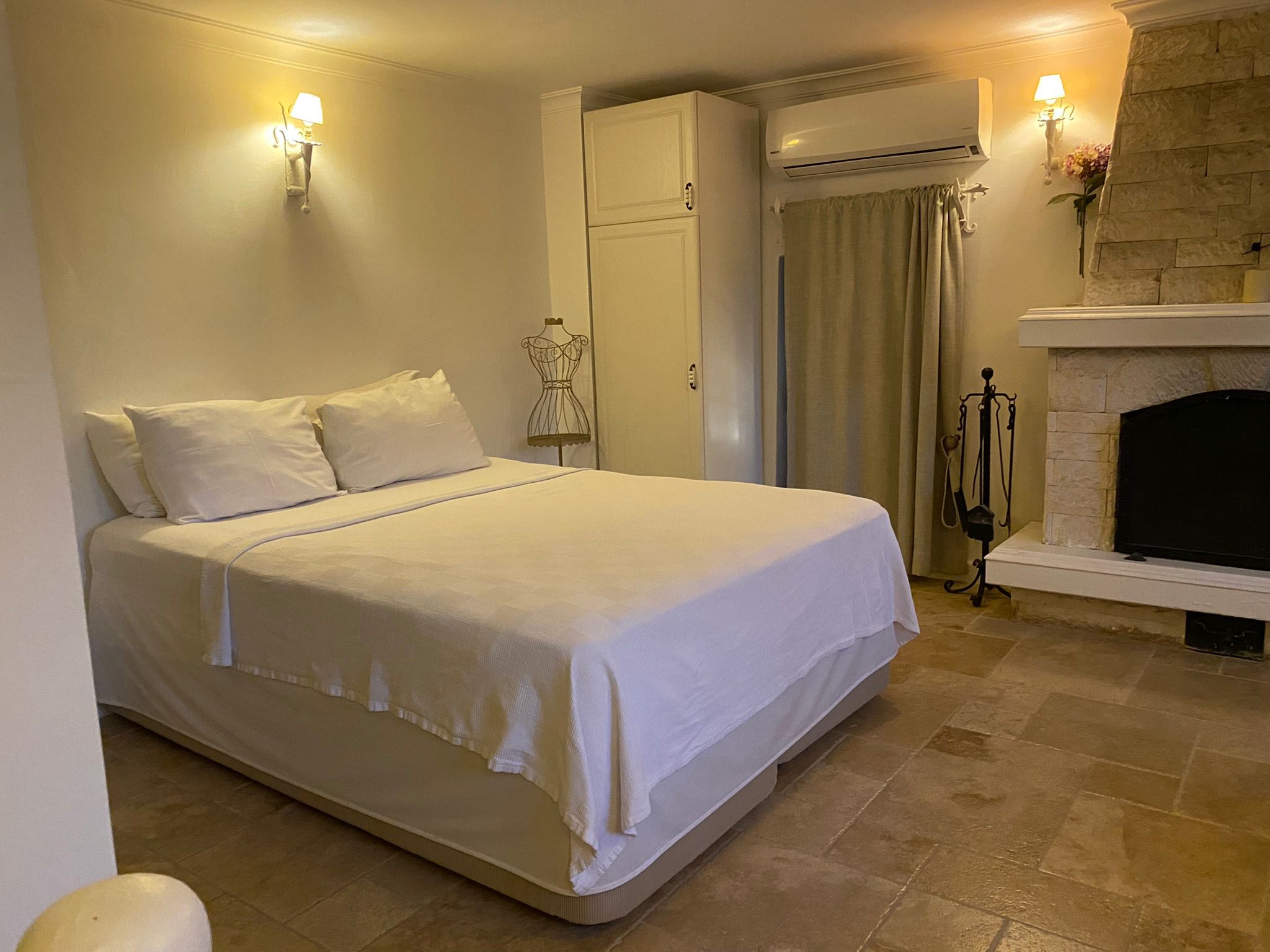 White Antique House — Marmaris kale içi restore taş ev, fotoğraf 6
